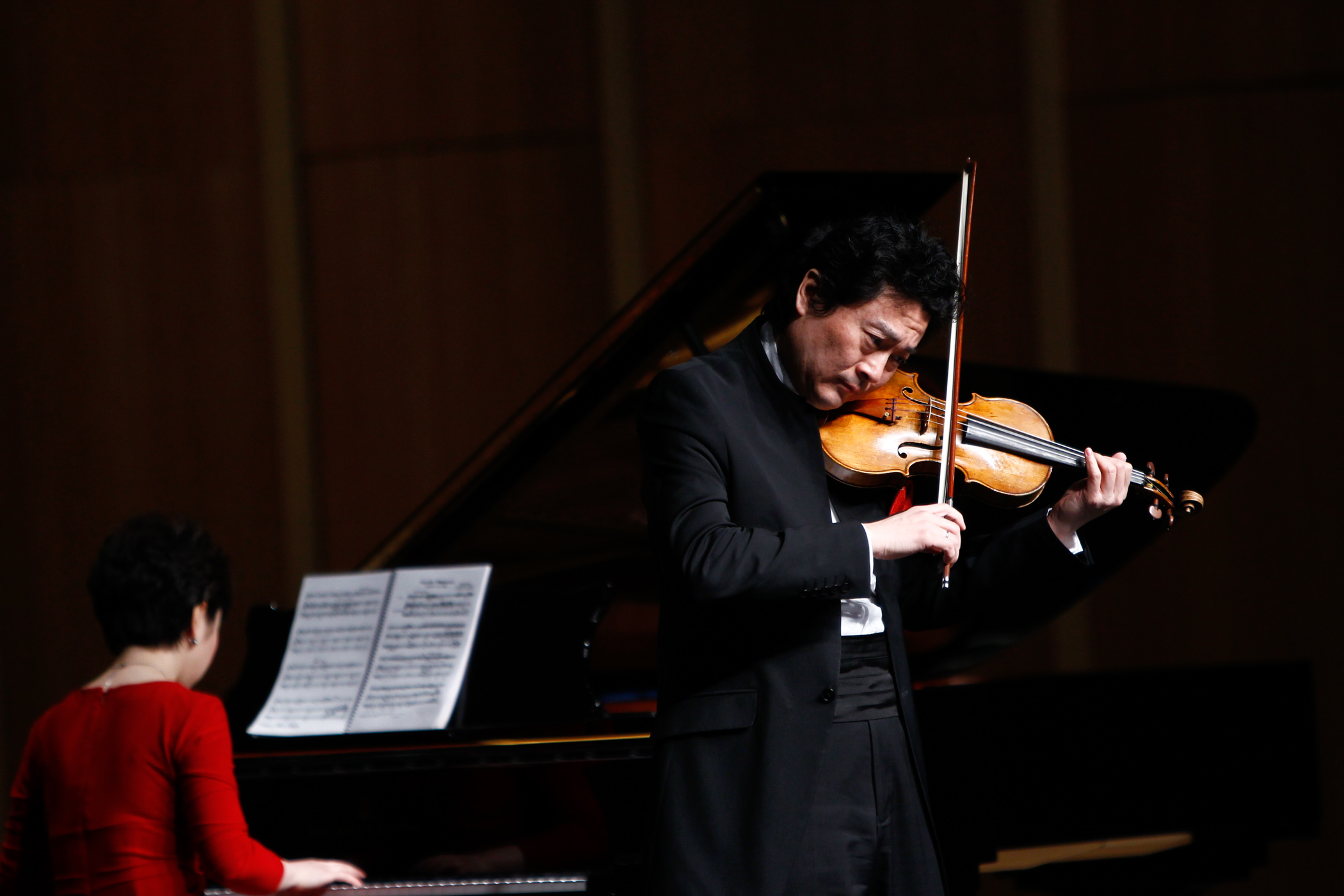 “The Legend of the Magic Bow” is the personal touring brand founded by internationally renowned violinist Siqing Lu in 2015.