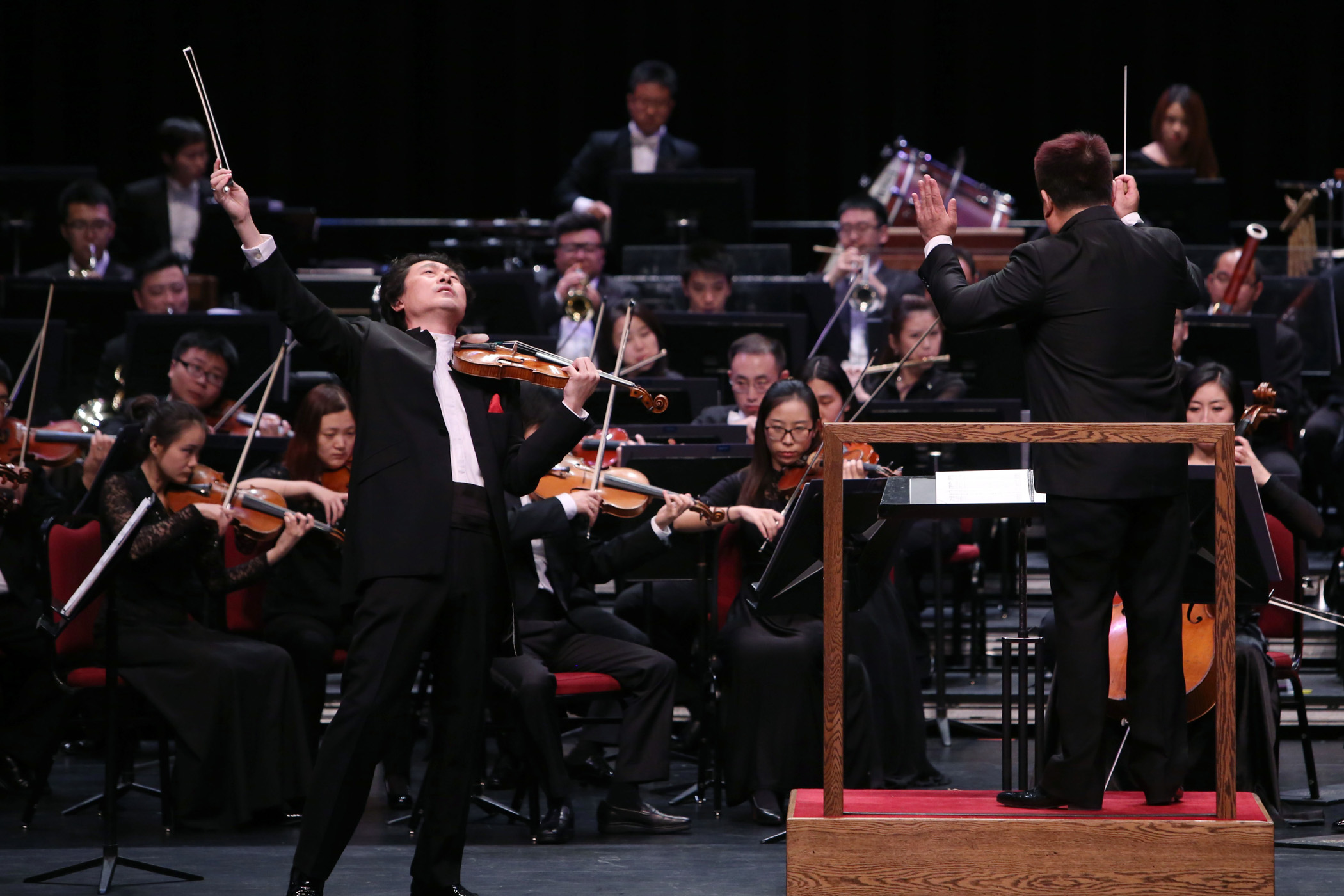In November 2014, internationally acclaimed violinist Siqing Lu joined the China NCPA Orchestra as soloist for its first-ever North American tour. The orchestra performed in seven major cities across North America.