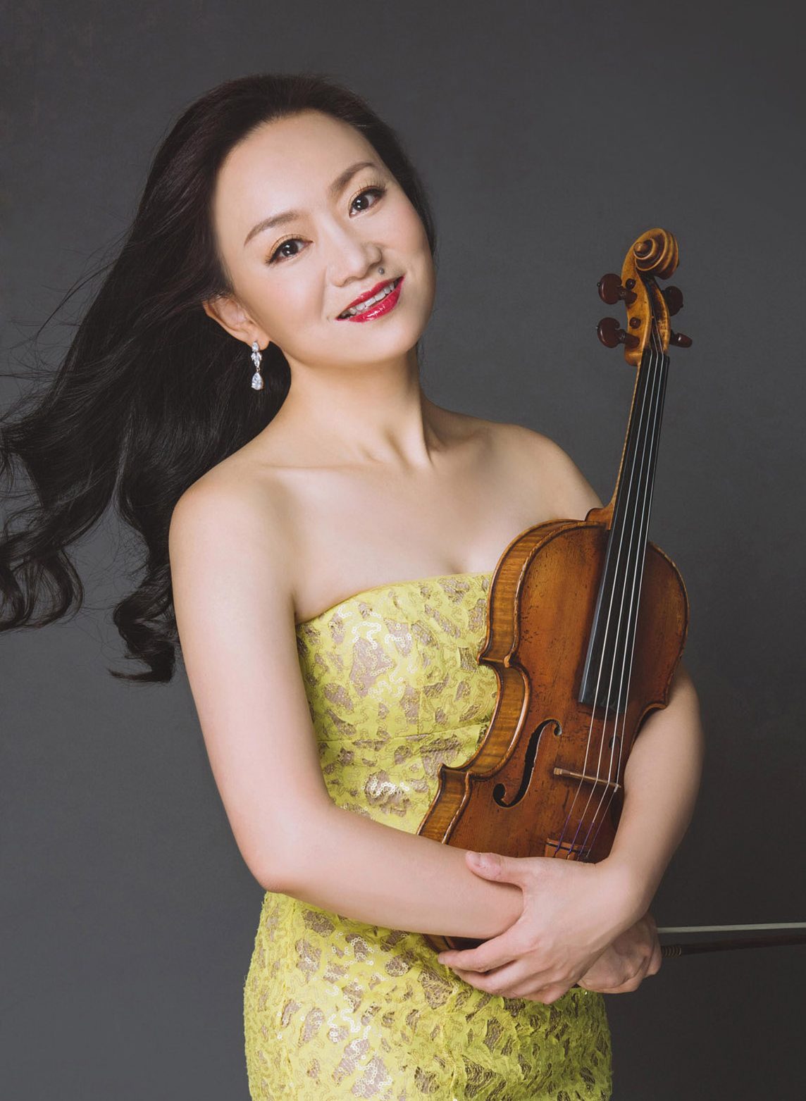 Violinist Zhou Qian is an active figure on today’s international violin stage, both as a performer and an educator. Winner of the Gold Medal and six special prizes at the Marguerite Long–Jacques Thibaud International Competition, she is also Chair of the Artistic and Jury Committees ...