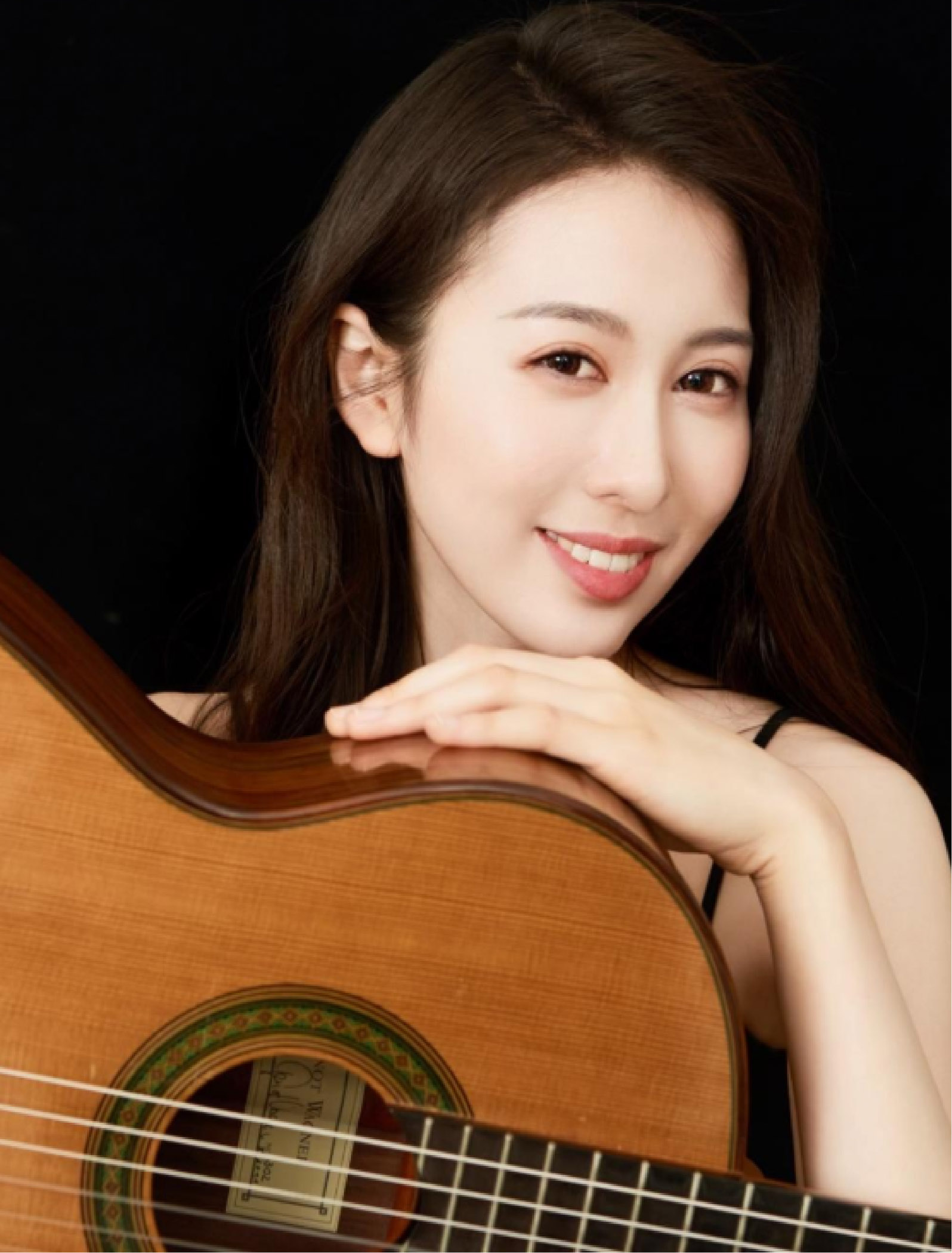 Young guitarist Beiyan Liu is an emerging artist and educator, currently serving on the faculty of the Tianjin Juilliard School. She studied under Su Meng at the San Francisco Conservatory of Music, as well as Li Jiajiong and Li Jie at the Central Conservatory of Music in Beijing.