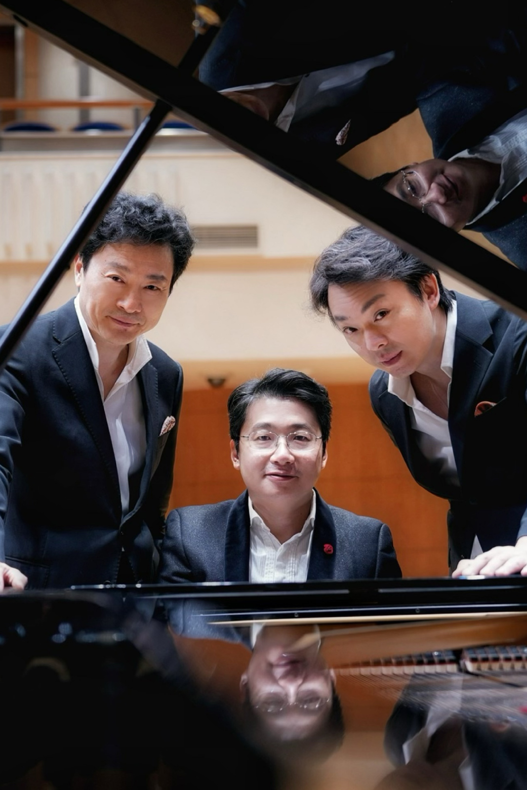 Formed in 2011, the MAJOR Trio brings together three of China’s most celebrated musicians: violinist Siqing Lu, cellist Li-Wei Qin, and pianist Yingdi Sun. In 2026, the ensemble marks its 15th anniversary, with the three artists reuniting for a special concert of masterworks for piano trio.